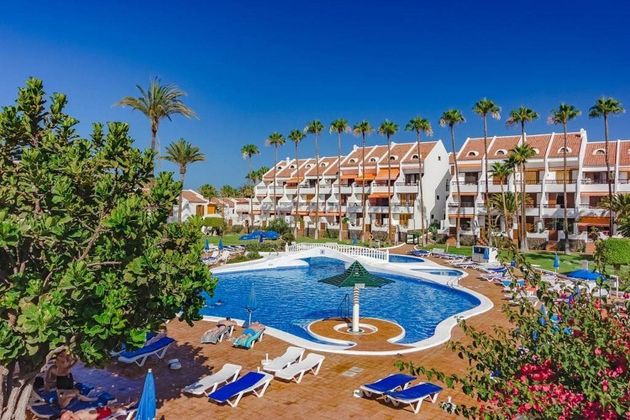 Foto 1 de Venta de dúplex en Los Cristianos - Playa de las Américas de 3 habitaciones con terraza y piscina