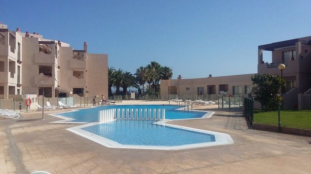 Foto 1 de Venta de dúplex en Los Abrigos de 2 habitaciones con terraza y piscina