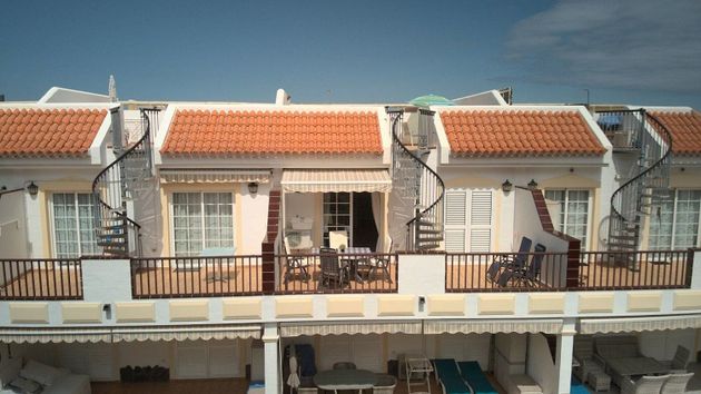 Foto 2 de Venta de ático en Los Cristianos - Playa de las Américas de 1 habitación con terraza y piscina