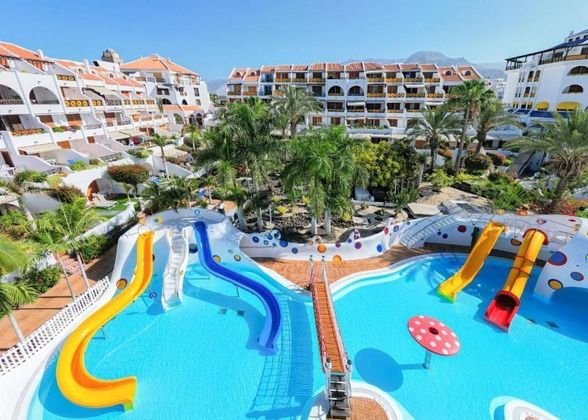 Foto 1 de Venta de ático en Los Cristianos - Playa de las Américas de 1 habitación con terraza y piscina