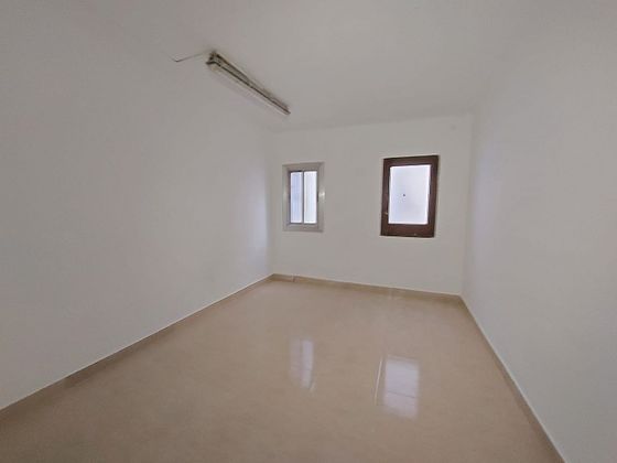 Foto 2 de Pis en venda a calle Pare Manjon de 3 habitacions i 78 m²