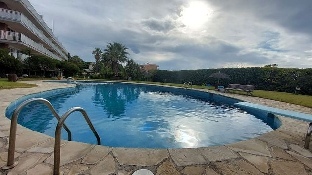 Foto 1 de Pis en lloguer a Gavà Mar de 2 habitacions amb terrassa i piscina