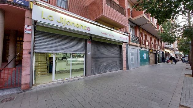 Foto 1 de Local en venta en avenida Cornella de 125 m²