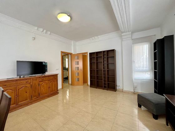 Foto 2 de Alquiler de piso en El Cabanyal- El Canyamelar de 3 habitaciones con muebles y balcón