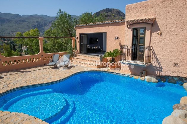 Foto 1 de Casa rural en venta en avenida De Cortijo Grande de 5 habitaciones con terraza y piscina