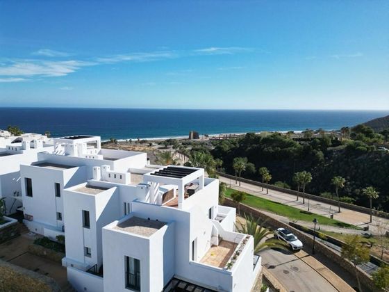 Foto 2 de Casa adossada en venda a calle Califato de 3 habitacions amb terrassa i piscina