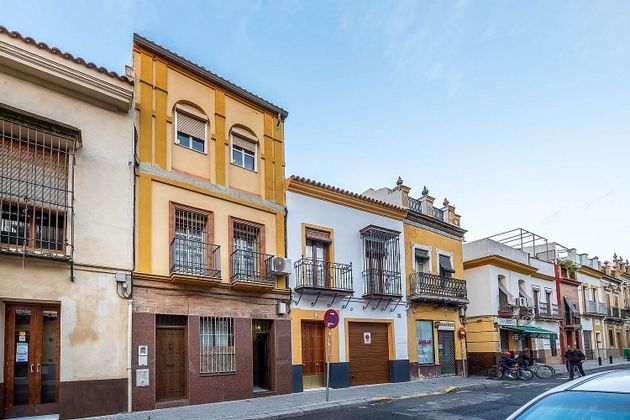 Foto 2 de Casa en venda a Triana Casco Antiguo de 6 habitacions amb terrassa i balcó