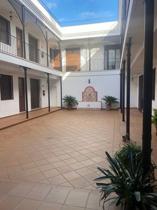 Foto 1 de Piso en venta en Pedroso (El) de 2 habitaciones con piscina y aire acondicionado