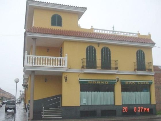 Foto 2 de Casa en venda a Algaba (La) de 4 habitacions amb terrassa i garatge