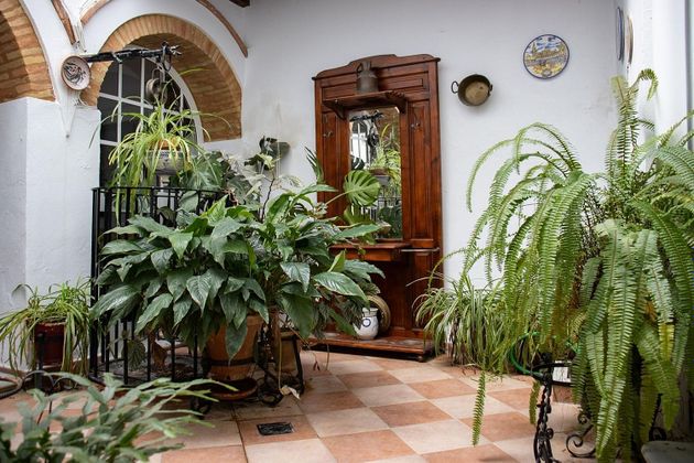 Foto 1 de Casa en venda a Carmona de 7 habitacions amb jardí i aire acondicionat
