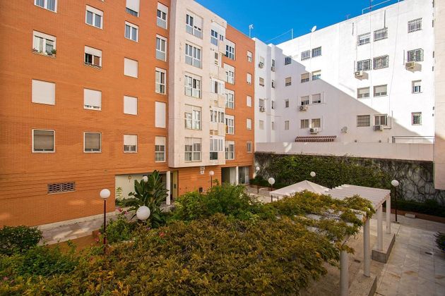 Foto 2 de Pis en venda a La Calzada de 3 habitacions amb terrassa i garatge