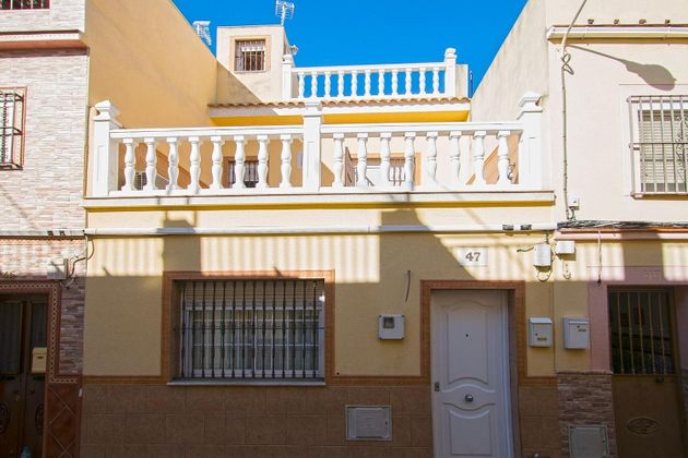 Foto 2 de Casa en venda a La Plata de 3 habitacions amb terrassa i aire acondicionat