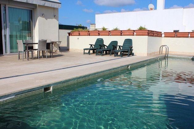 Foto 1 de Pis en lloguer a Encarnación - Regina de 1 habitació amb terrassa i piscina