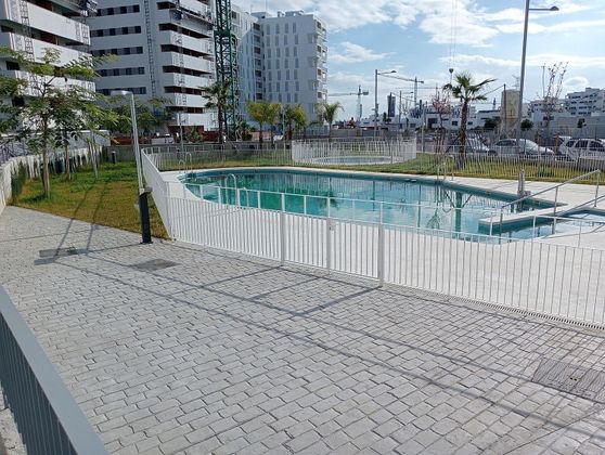 Foto 1 de Pis en lloguer a Montequinto de 4 habitacions amb terrassa i piscina