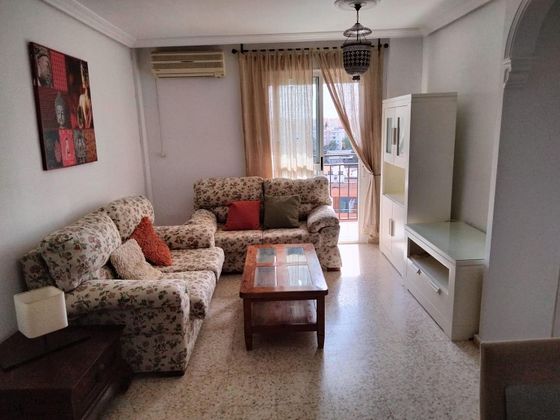 Foto 2 de Piso en alquiler en Fontanal - San Carlos - San José de 3 habitaciones con terraza y muebles