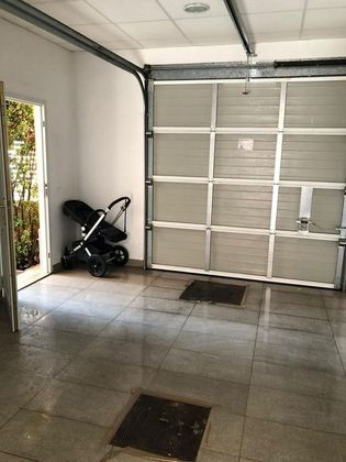 Foto 2 de Venta de chalet en Montequinto de 5 habitaciones con piscina y garaje
