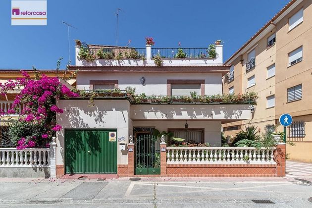 Foto 2 de Casa adossada en venda a calle Manolé de 4 habitacions amb terrassa i piscina