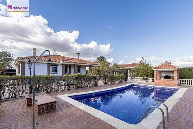 Foto 1 de Chalet en venta en calle Del Río Ebro de 4 habitaciones con piscina y calefacción
