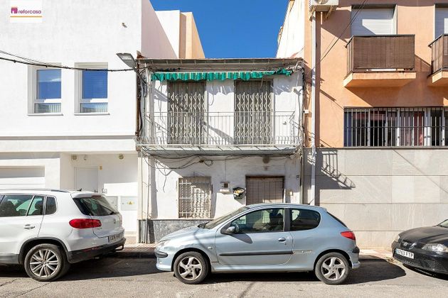 Foto 1 de Casa adossada en venda a calle Salvador Allende de 3 habitacions amb garatge i jardí