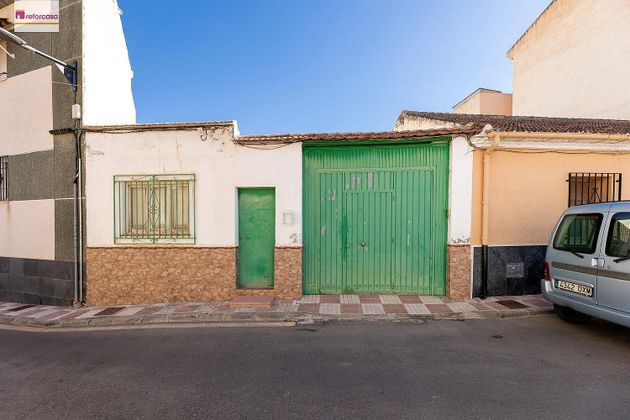 Foto 2 de Casa adossada en venda a calle Salvador Allende de 3 habitacions amb garatge i jardí