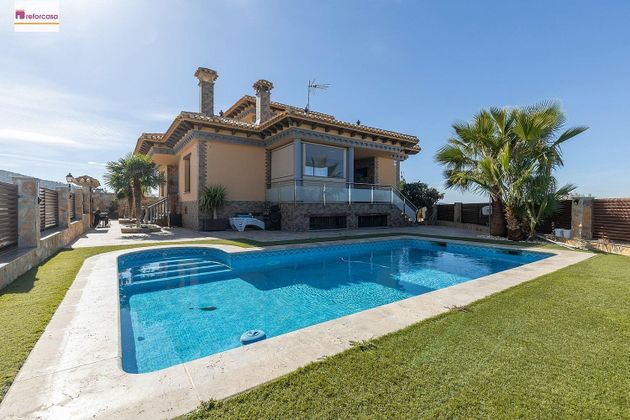 Foto 1 de Casa en venda a calle Dílar de 5 habitacions amb terrassa i piscina