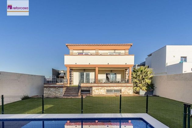 Foto 2 de Xalet en venda a Residencial Triana - Barrio Alto de 5 habitacions amb terrassa i piscina