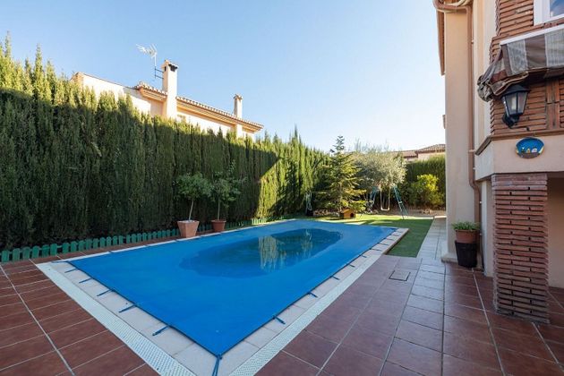 Foto 1 de Casa en venda a calle Cigüeña de 3 habitacions amb terrassa i piscina