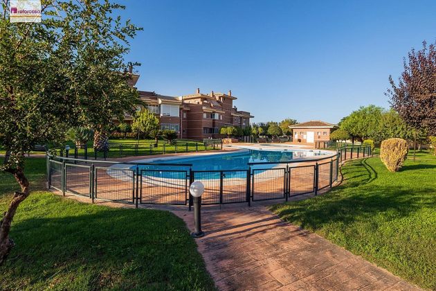 Foto 1 de Pis en venda a calle La Zubia de 3 habitacions amb terrassa i piscina