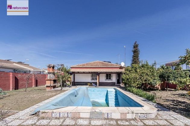 Foto 1 de Casa en venda a calle Ruiseñor de 5 habitacions amb terrassa i piscina