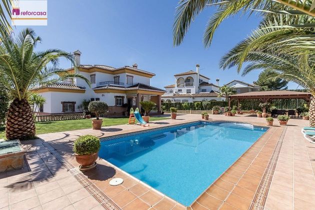 Foto 1 de Xalet en venda a calle Río Ebro de 5 habitacions amb terrassa i piscina