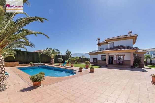Foto 2 de Xalet en venda a calle Río Ebro de 5 habitacions amb terrassa i piscina