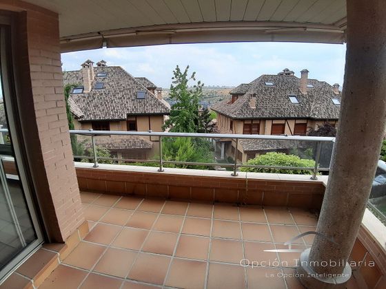 Foto 2 de Piso en alquiler en El Encinar de los Reyes de 3 habitaciones con terraza y piscina