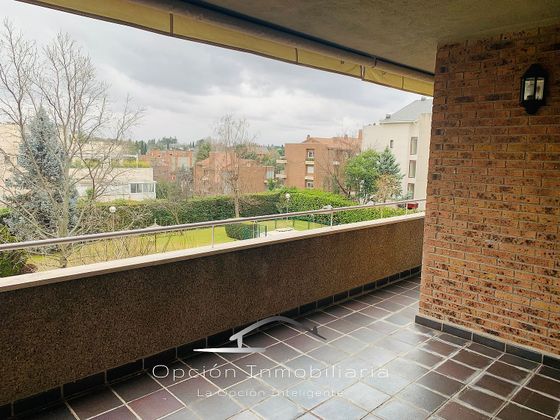 Foto 2 de Alquiler de piso en El Soto de la Moraleja de 4 habitaciones con terraza y piscina