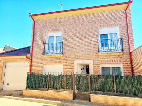 Foto 1 de Xalet en venda a calle Ranal de 5 habitacions amb terrassa i garatge