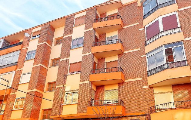 Foto 2 de Piso en venta en avenida Burgos de 3 habitaciones con terraza y balcón