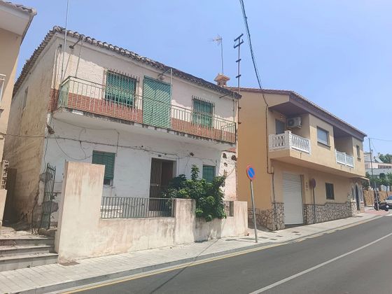Foto 2 de Chalet en venta en Huétor Vega de 6 habitaciones con terraza y jardín