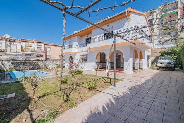 Foto 1 de Casa en venta en Huétor Vega de 5 habitaciones con terraza y piscina