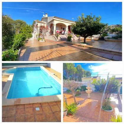 Foto 2 de Venta de chalet en La Muntanyeta - La Franquesa de 3 habitaciones con terraza y piscina