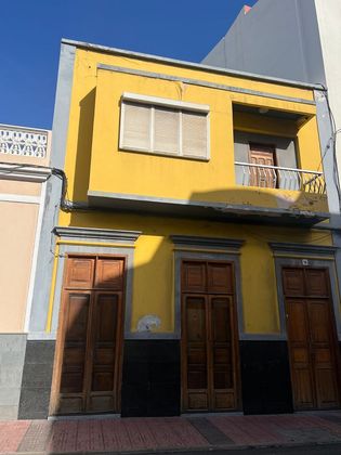 Foto 1 de Pis en venda a calle Alférez José Ascanio de 5 habitacions amb terrassa i balcó