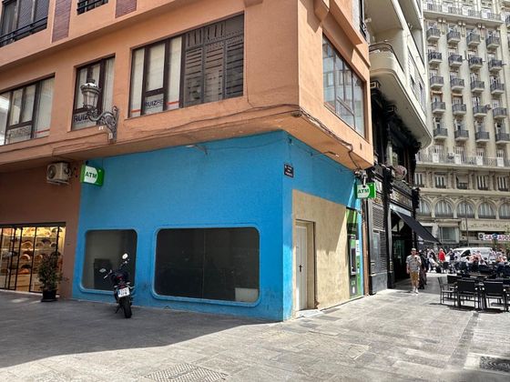 Foto 1 de Local en venda a avenida De María Cristina de 104 m²