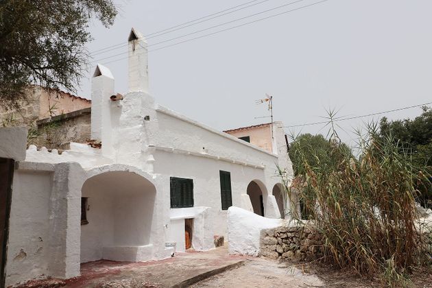 Foto 1 de Casa rural en venta en Alaior de 5 habitaciones con terraza y jardín