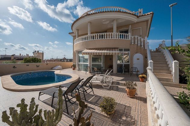 Foto 1 de Xalet en venda a calle Rambla de 4 habitacions amb terrassa i piscina