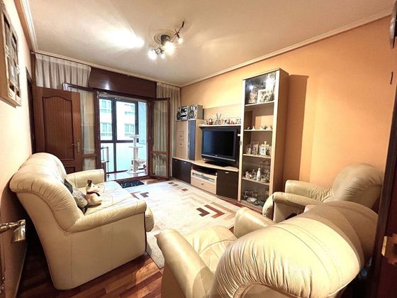 Foto 1 de Piso en venta en Santurtzi de 2 habitaciones con terraza y balcón