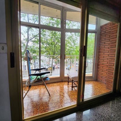 Foto 1 de Pis en venda a calle Pujadas Poble Nou de 4 habitacions amb balcó i calefacció