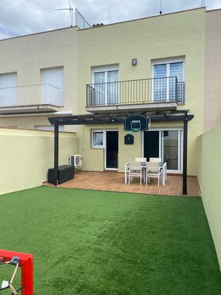 Foto 2 de Venta de casa en calle Llagostera de 4 habitaciones con terraza y garaje