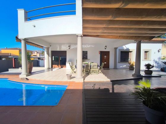 Foto 1 de Venta de casa en Ondara de 4 habitaciones con terraza y piscina