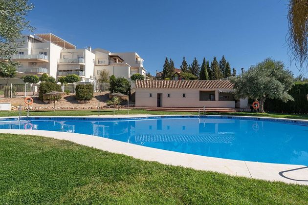 Foto 2 de Piso en venta en Albolote de 3 habitaciones con terraza y piscina