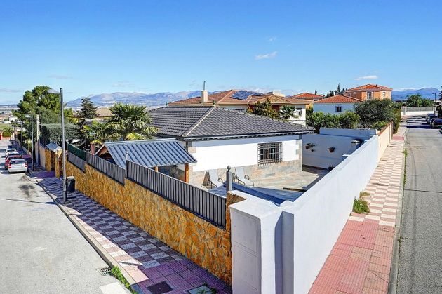 Foto 2 de Venta de chalet en Cúllar Vega de 3 habitaciones con terraza y piscina