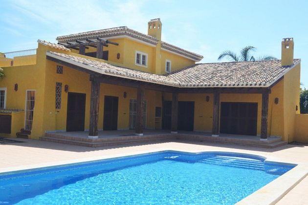 Foto 2 de Chalet en venta en Cuevas del Almanzora pueblo de 5 habitaciones con terraza y piscina