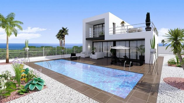 Foto 2 de Xalet en venda a calle De Cabuzana de 3 habitacions amb terrassa i piscina